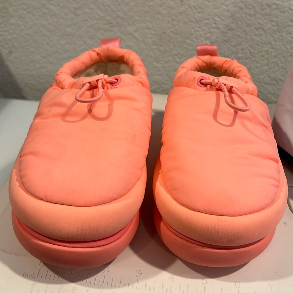 Ugg Nylon Sneaker /Slippers Women’s size 7
